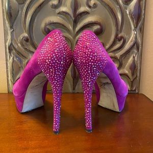 B Brian Atwood suede heel